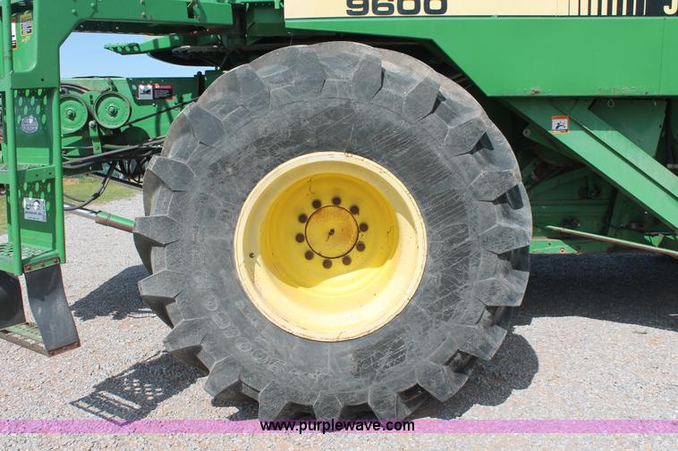image for item K8879 1997 John Deere 9600 RWA combine