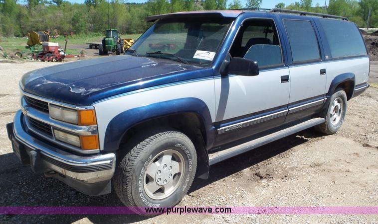 image for item L2114 1994 Chevrolet Suburban K1500 SUV
