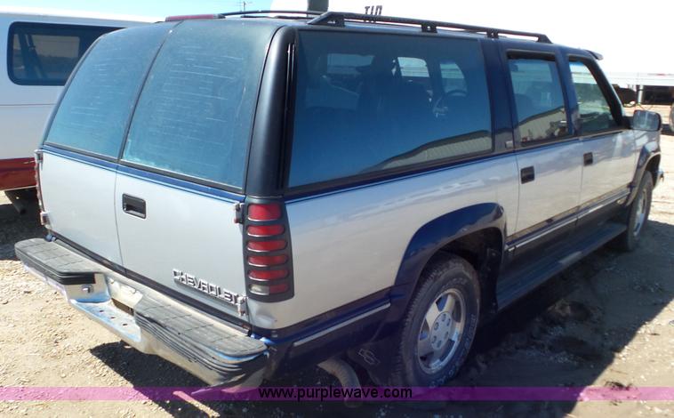 image for item L2114 1994 Chevrolet Suburban K1500 SUV