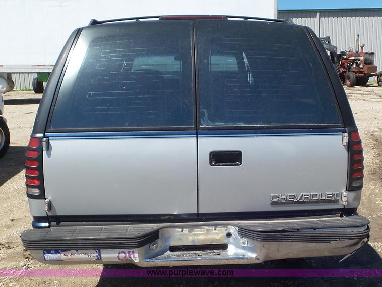 image for item L2114 1994 Chevrolet Suburban K1500 SUV