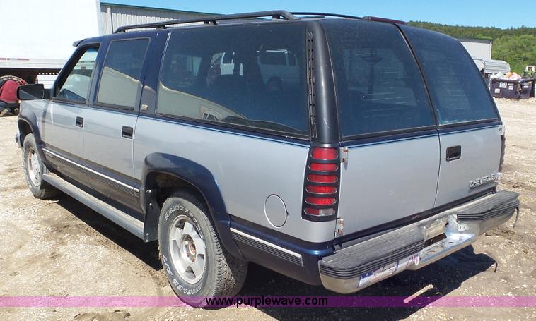 image for item L2114 1994 Chevrolet Suburban K1500 SUV