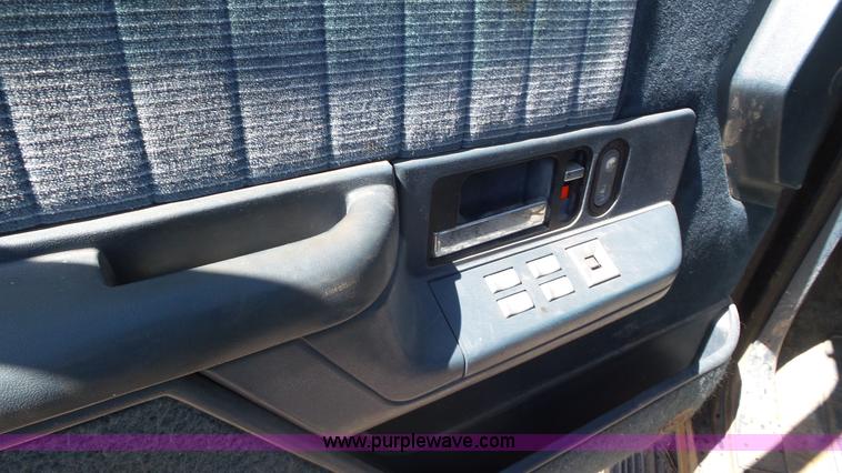 image for item L2114 1994 Chevrolet Suburban K1500 SUV