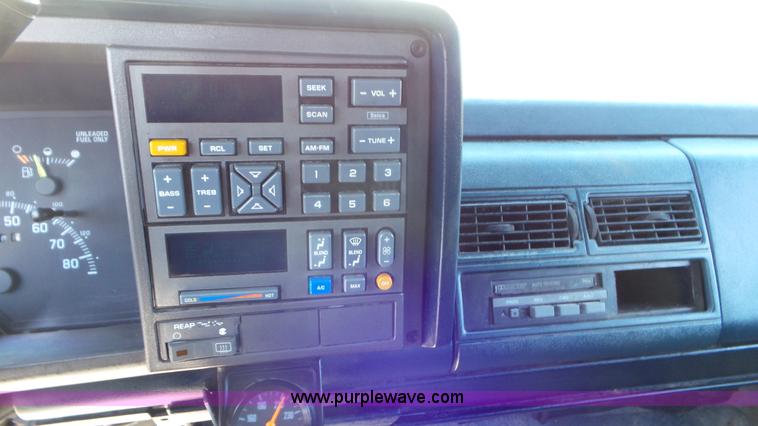 image for item L2114 1994 Chevrolet Suburban K1500 SUV