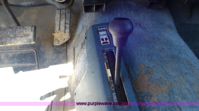 image for item L2114 1994 Chevrolet Suburban K1500 SUV