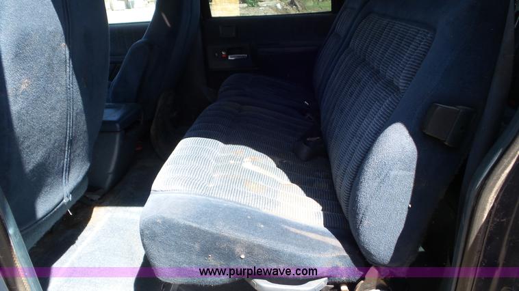 image for item L2114 1994 Chevrolet Suburban K1500 SUV