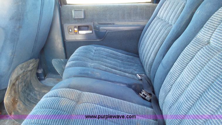 image for item L2114 1994 Chevrolet Suburban K1500 SUV