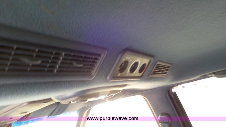 image for item L2114 1994 Chevrolet Suburban K1500 SUV