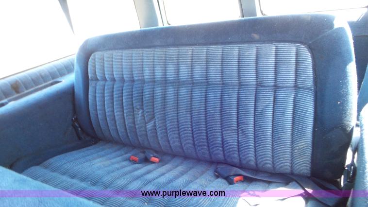 image for item L2114 1994 Chevrolet Suburban K1500 SUV