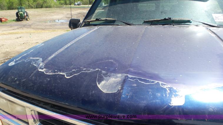 image for item L2114 1994 Chevrolet Suburban K1500 SUV