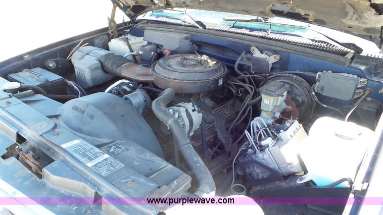 image for item L2114 1994 Chevrolet Suburban K1500 SUV