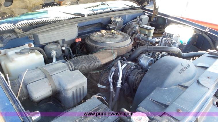 image for item L2114 1994 Chevrolet Suburban K1500 SUV