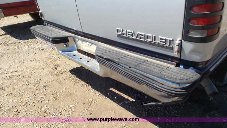 image for item L2114 1994 Chevrolet Suburban K1500 SUV