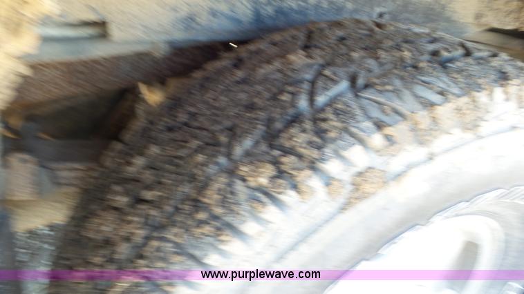 image for item L2114 1994 Chevrolet Suburban K1500 SUV