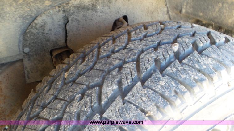 image for item L2114 1994 Chevrolet Suburban K1500 SUV