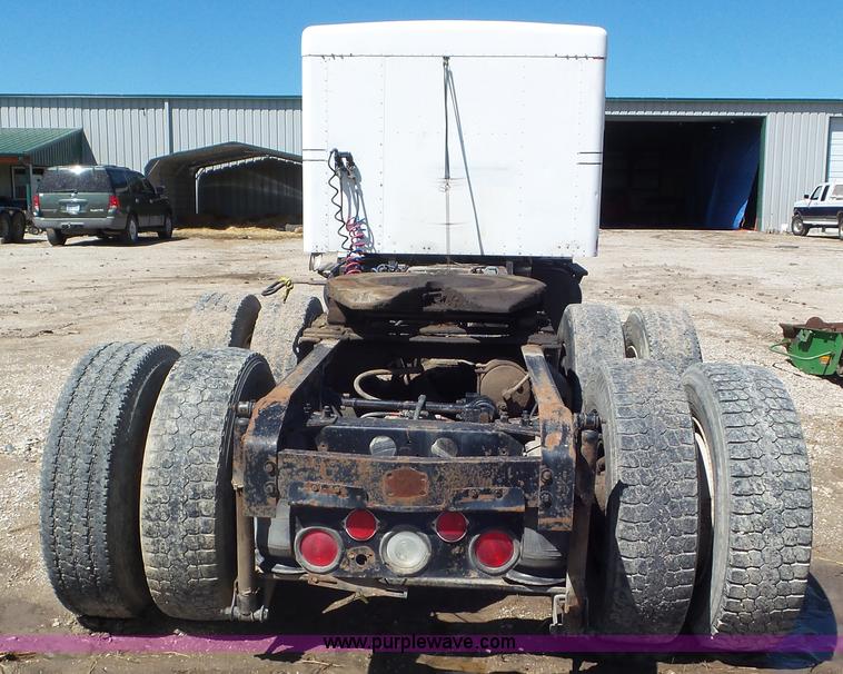 image for item L2115 1992 Ford LN9000 semi truck