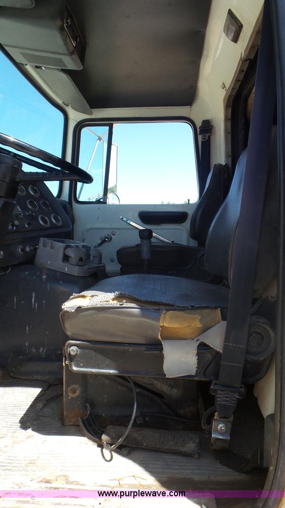 image for item L2115 1992 Ford LN9000 semi truck