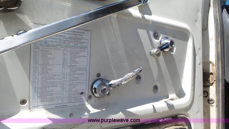 image for item L2115 1992 Ford LN9000 semi truck