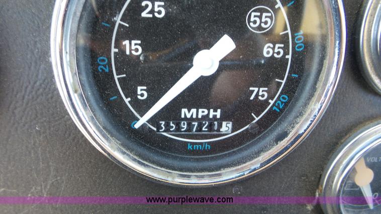 image for item L2115 1992 Ford LN9000 semi truck