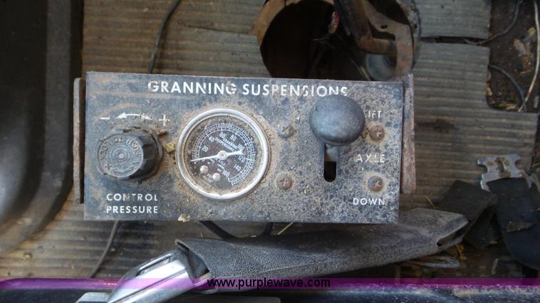 image for item L2115 1992 Ford LN9000 semi truck