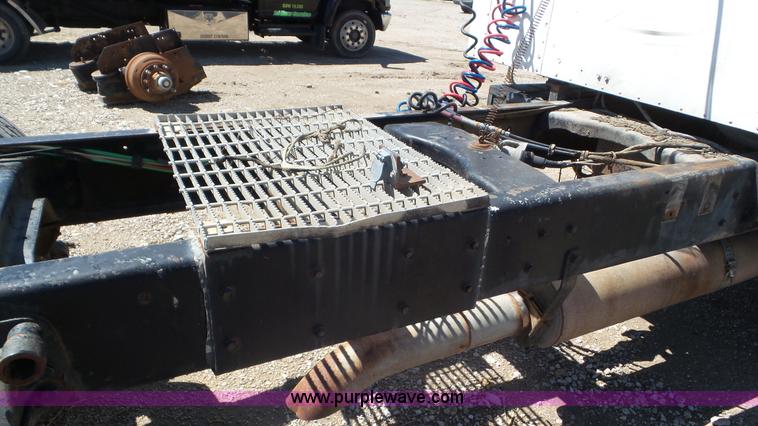 image for item L2115 1992 Ford LN9000 semi truck