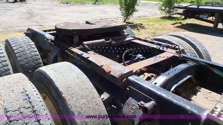 image for item L2115 1992 Ford LN9000 semi truck