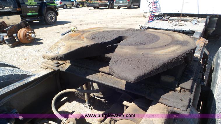 image for item L2115 1992 Ford LN9000 semi truck