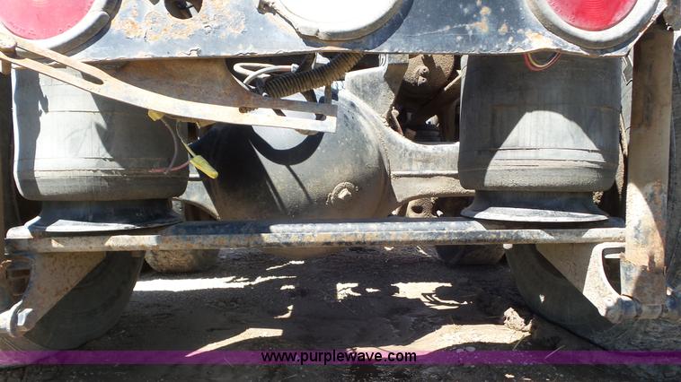 image for item L2115 1992 Ford LN9000 semi truck