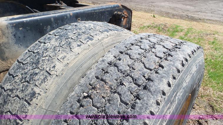 image for item L2115 1992 Ford LN9000 semi truck