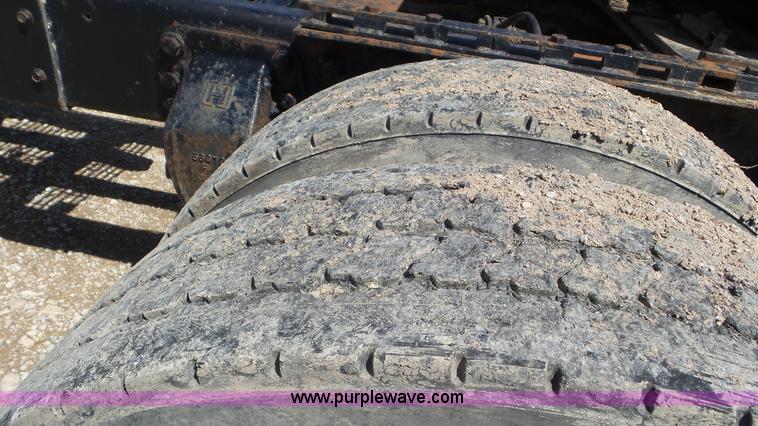 image for item L2115 1992 Ford LN9000 semi truck