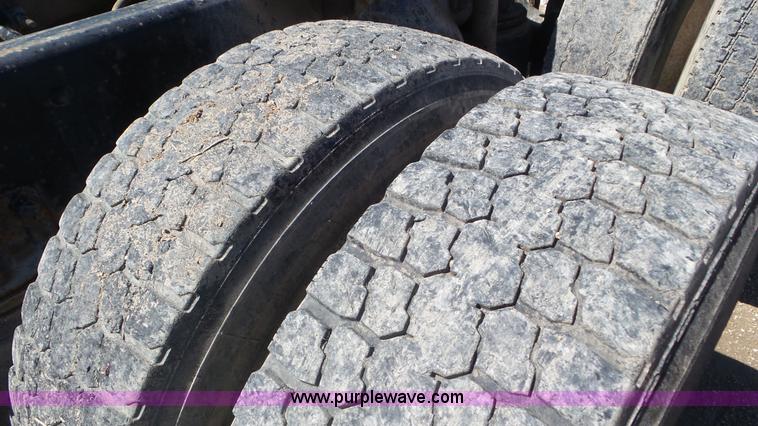 image for item L2115 1992 Ford LN9000 semi truck