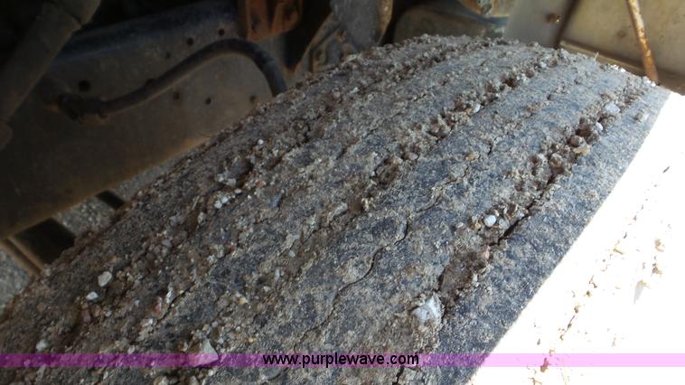 image for item L2115 1992 Ford LN9000 semi truck