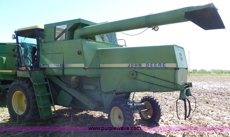 image for item L2116 1982 John Deere 6620 combine