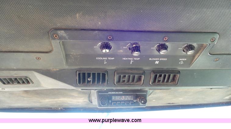 image for item L2116 1982 John Deere 6620 combine