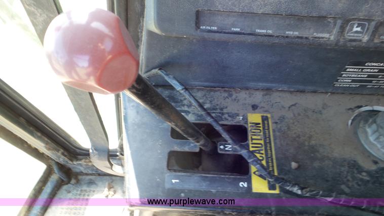 image for item L2116 1982 John Deere 6620 combine