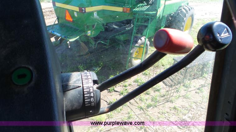 image for item L2116 1982 John Deere 6620 combine