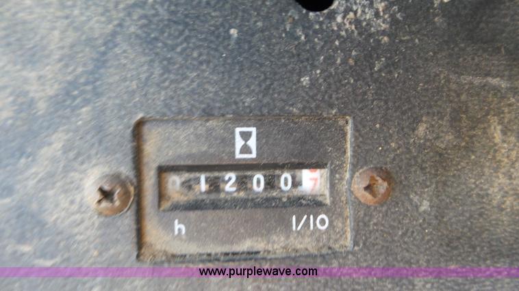 image for item L2116 1982 John Deere 6620 combine