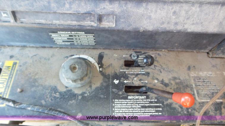 image for item L2116 1982 John Deere 6620 combine