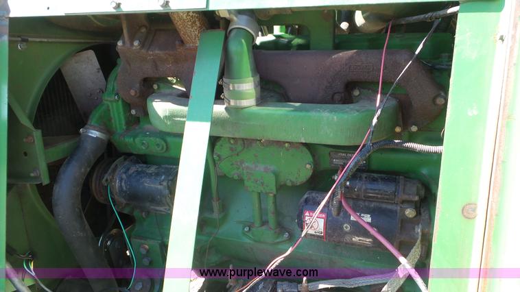 image for item L2116 1982 John Deere 6620 combine