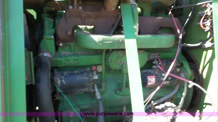 image for item L2116 1982 John Deere 6620 combine