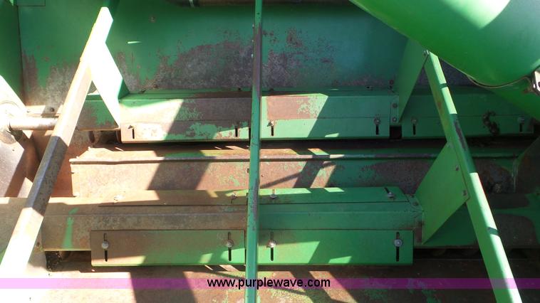 image for item L2116 1982 John Deere 6620 combine