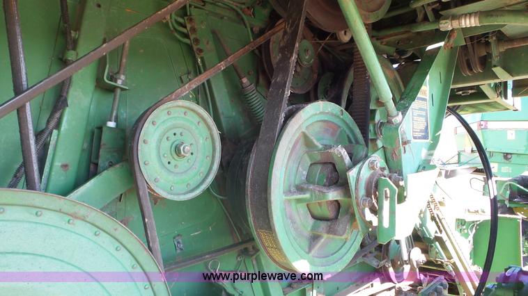 image for item L2116 1982 John Deere 6620 combine