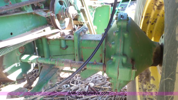 image for item L2116 1982 John Deere 6620 combine