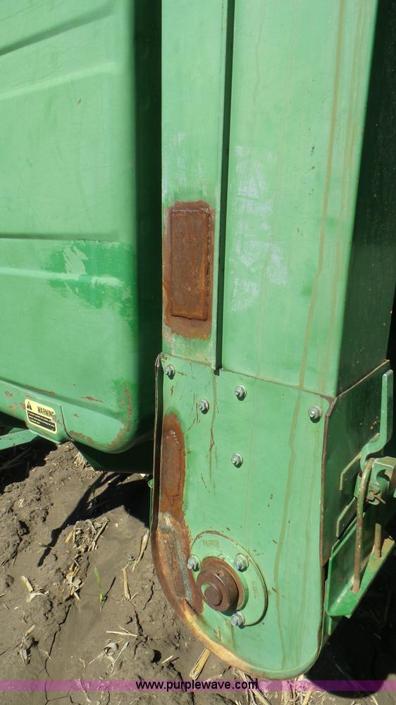 image for item L2116 1982 John Deere 6620 combine