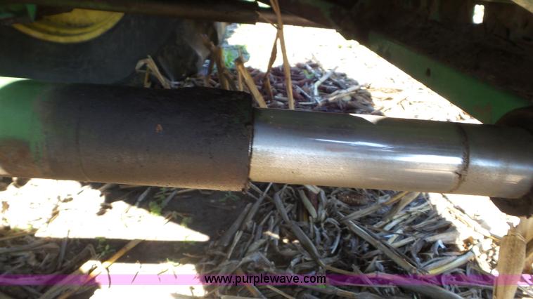 image for item L2116 1982 John Deere 6620 combine