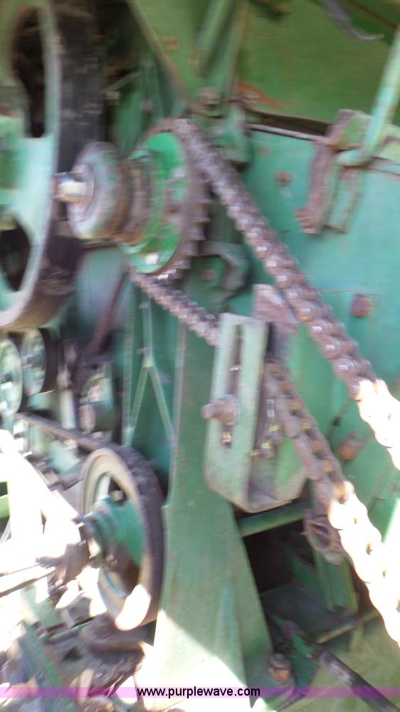 image for item L2116 1982 John Deere 6620 combine