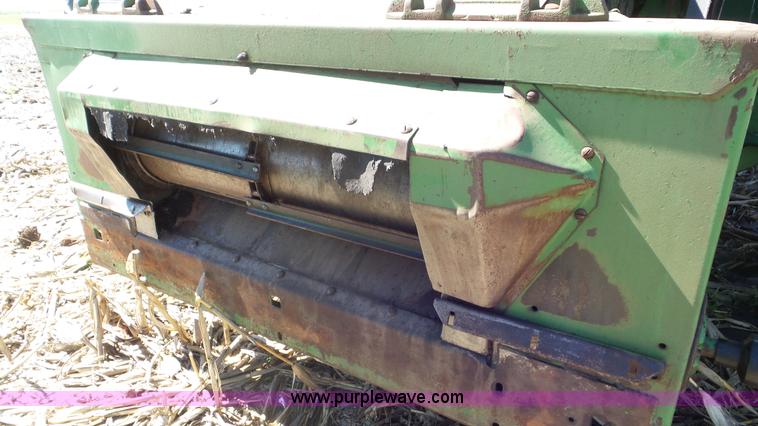 image for item L2116 1982 John Deere 6620 combine
