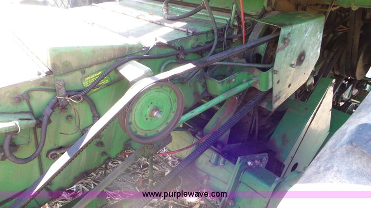 image for item L2116 1982 John Deere 6620 combine
