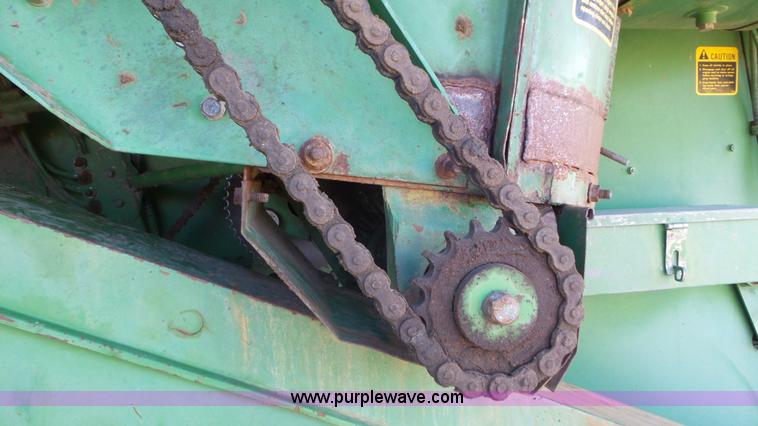 image for item L2116 1982 John Deere 6620 combine