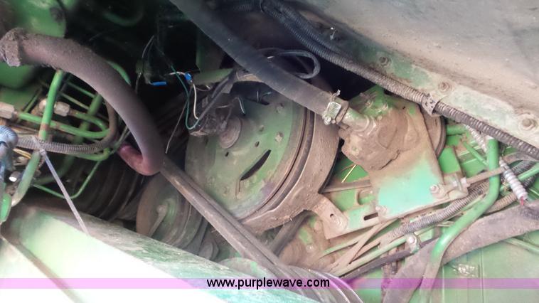 image for item L2116 1982 John Deere 6620 combine