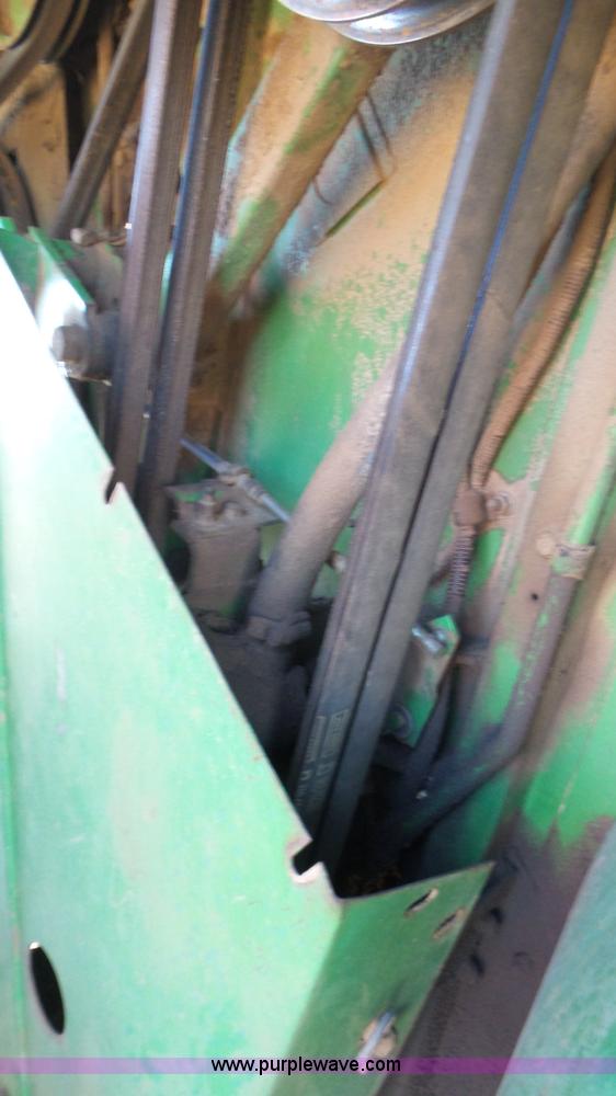 image for item L2116 1982 John Deere 6620 combine